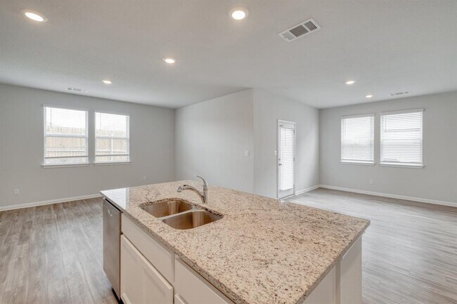 Building Photo - 128 Checkers Cv