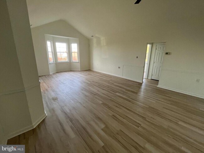 Foto del edificio - 1607 Hulnick Rd