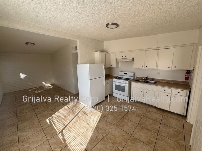 Building Photo - 3 Bedroom, 2 Bath House for Rent!   (Cardi...