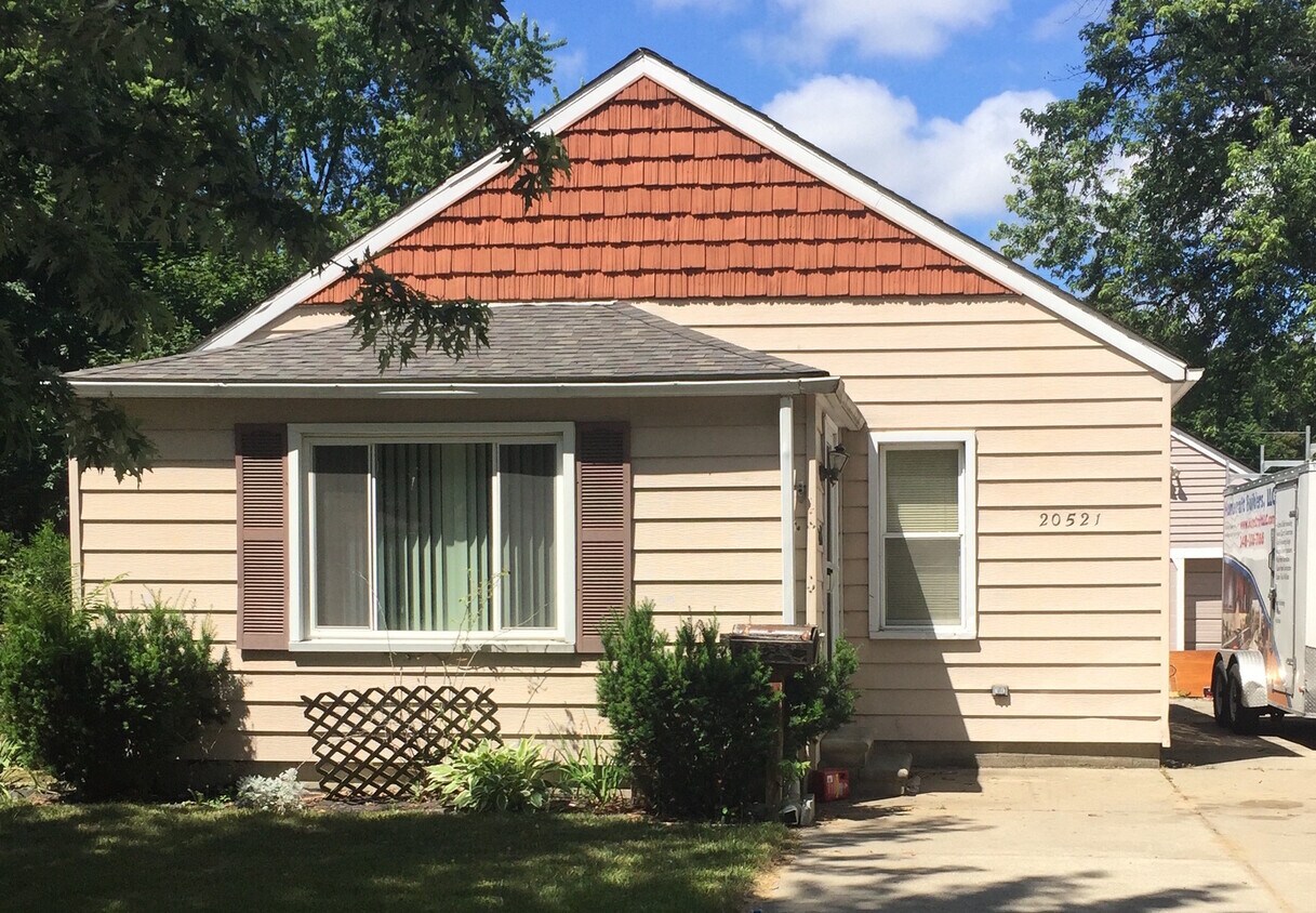 Foto principal - 2 bedroom 1 bath freshly painted in Redford