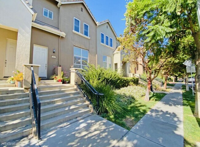 Foto del edificio - 3 br, 2.5 bath Townhome - 189 Esfahan Drive
