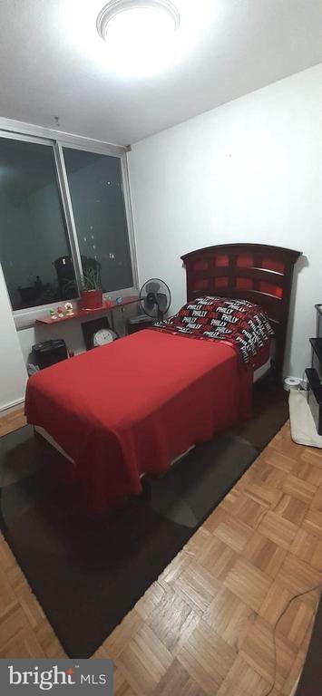 Building Photo - 604 S Washington Square