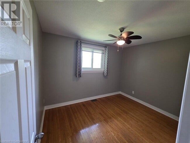 Building Photo - 37 Montcalm Dr