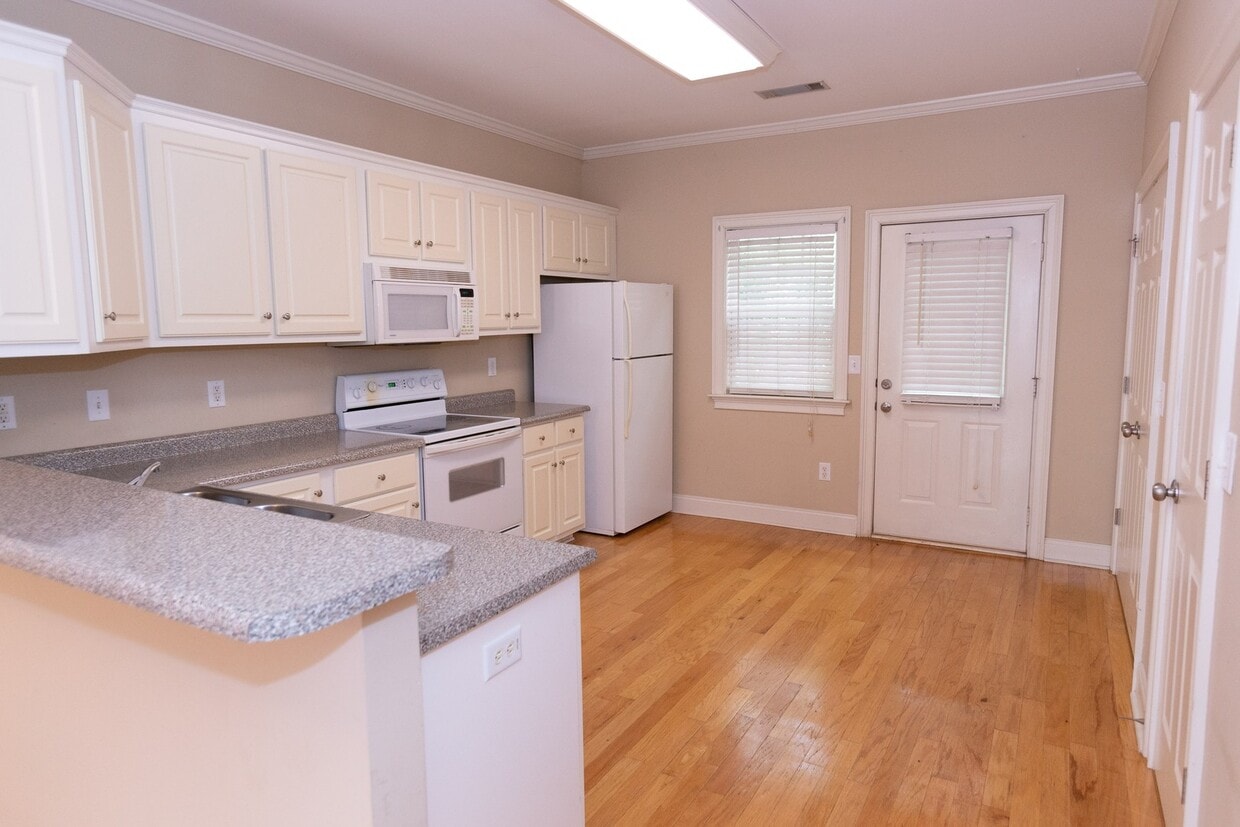 2 Bed 2.5 Bath Condo - 2 Bed 2.5 Bath Condo