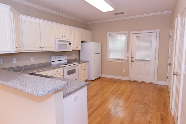 2 Bed 2.5 Bath Condo - 2 Bed 2.5 Bath Condo