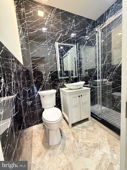 Foto del edificio - 6708 Longridge Dr