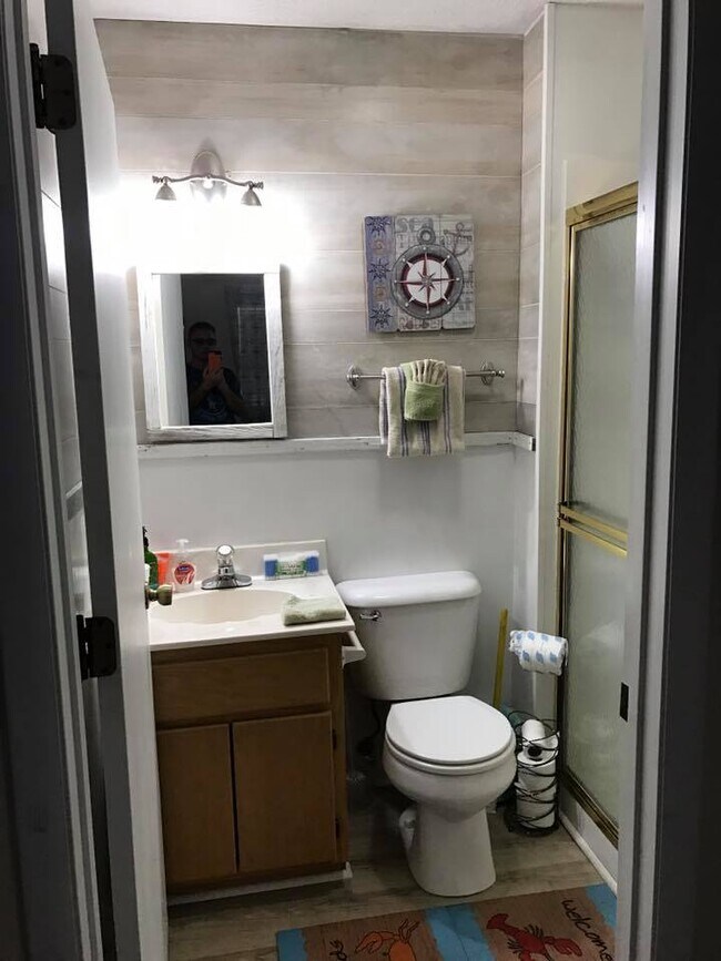 Baño 1 - 606 Lantana St