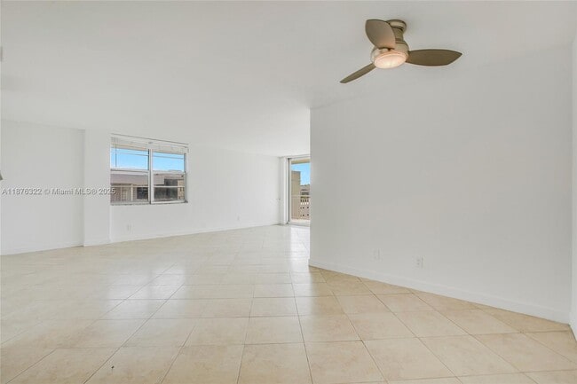 Building Photo - 9500 W Bay Harbor Dr