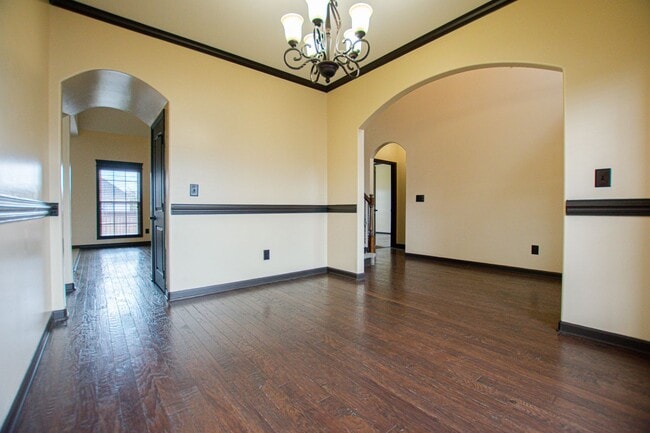 Building Photo - Pet Friendly Three Bedroom with Bonus!