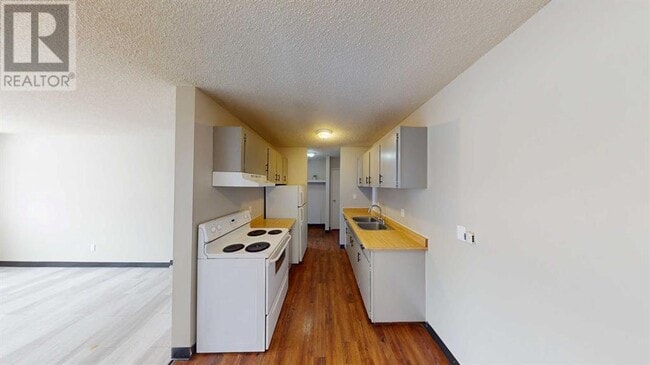 Photo du bâtiment - 9515-100 100 Ave.