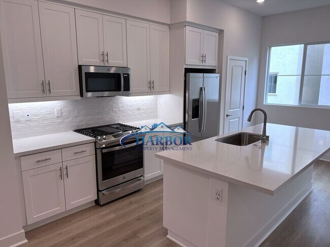 Building Photo - 1627 Hornet Dr