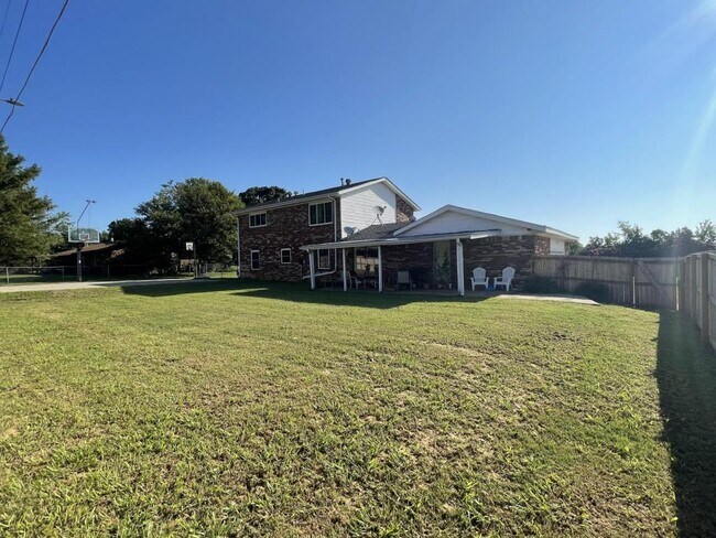 Foto del edificio - 1551 N Heritage Ln