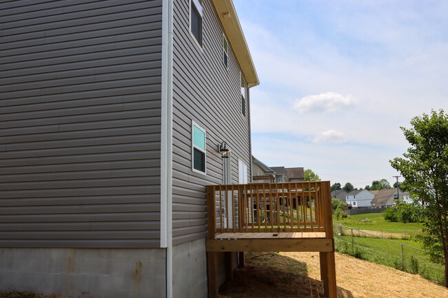 Building Photo - 210 Dubuy Dr