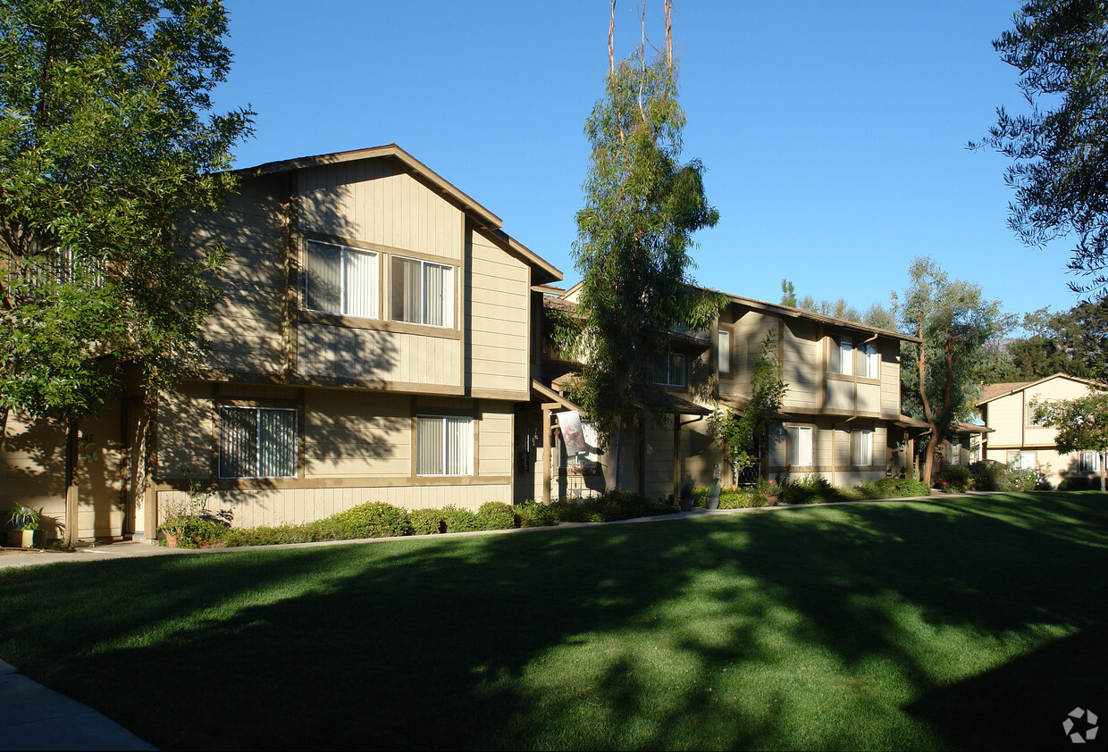 Primary Photo - Montgomery Oaks Apartments