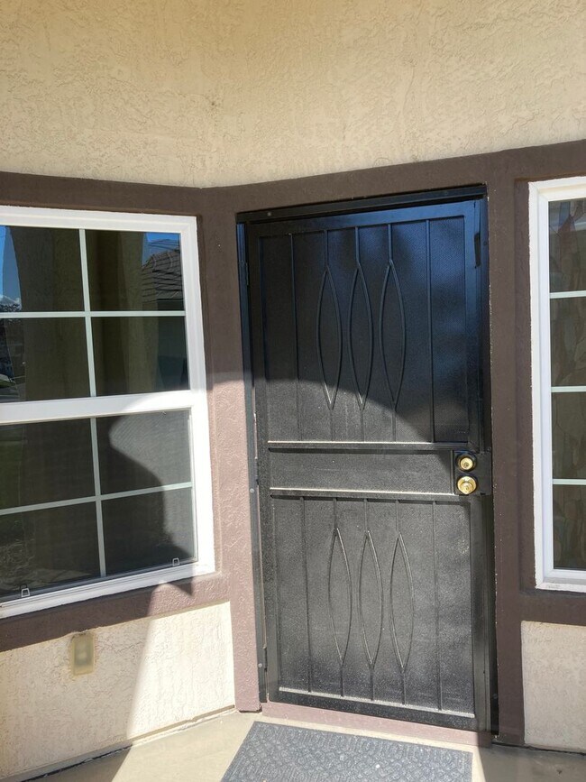 Building Photo - Beautiful Home, Available Now & Just Reduced