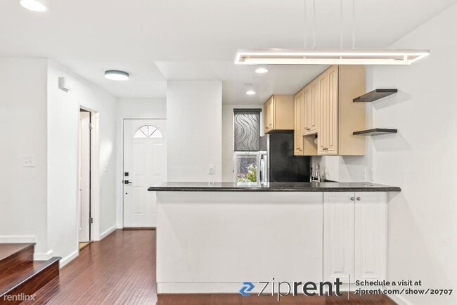 Building Photo - 2 br, 1.5 bath Townhome - 1018 San Souci, ...