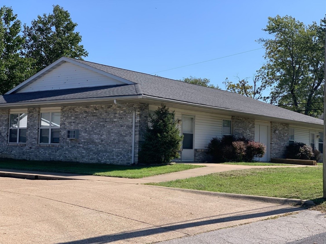 Primary Photo - 1 br, 1 bath House - 6 S Center Street
