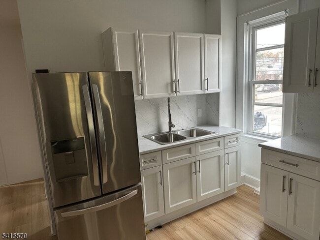 Foto del edificio - 186 Main Ave