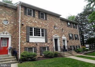 Building Photo - 2305 McGregor Ct
