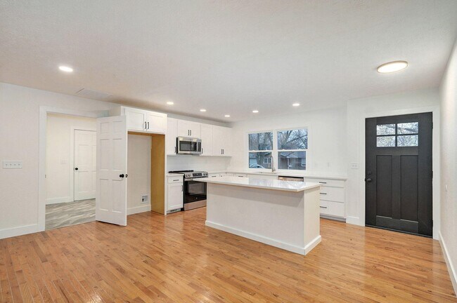 Foto del edificio - 701 Hillcrest Ave