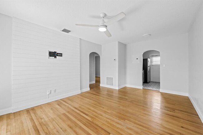 Foto del edificio - 411 SW 18th St