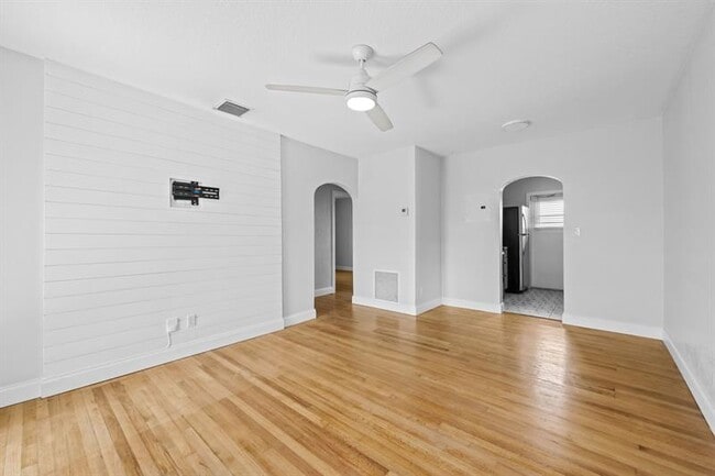 Building Photo - 411 SW 18th St