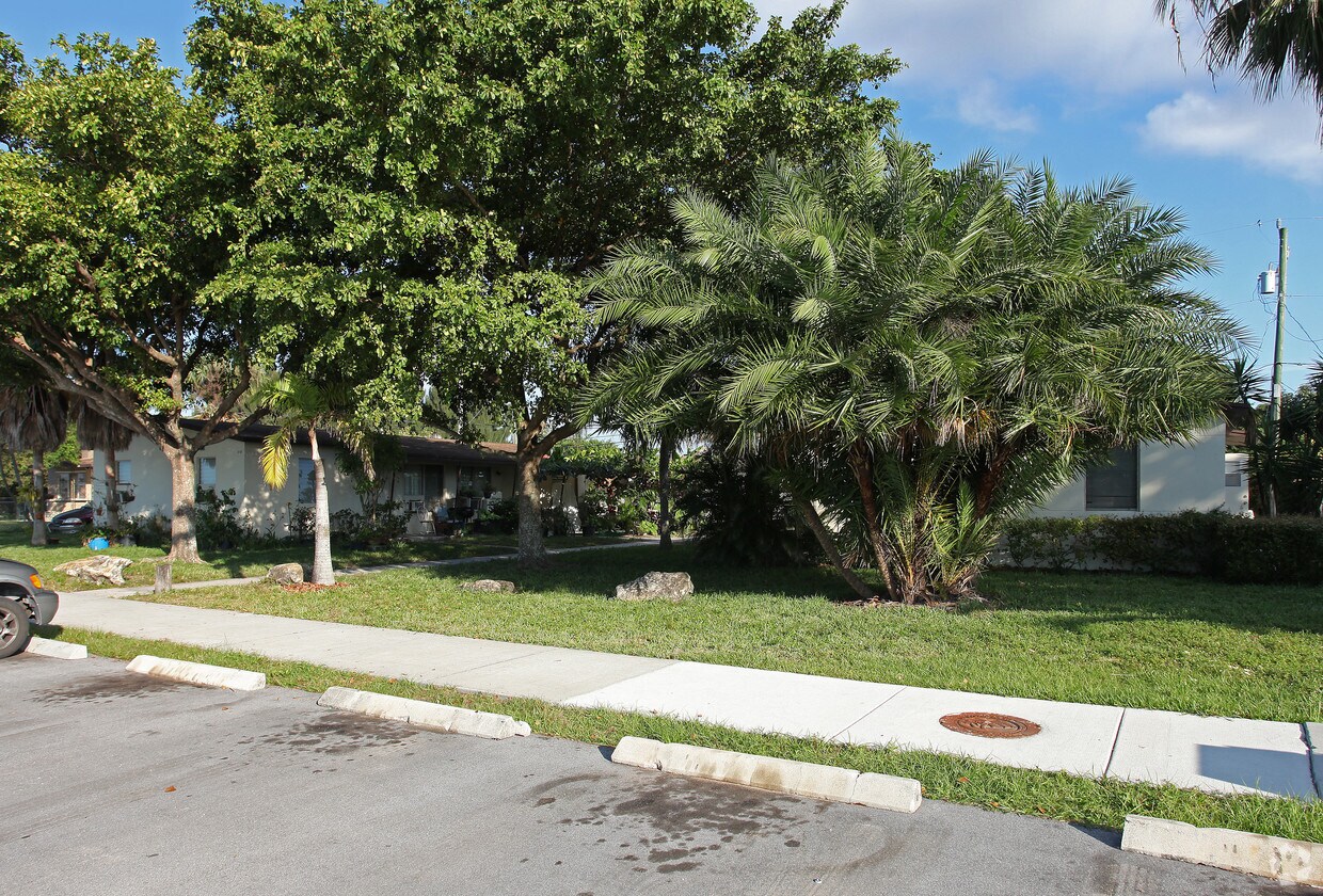 Foto del edificio - 365-375 Cherry Rd