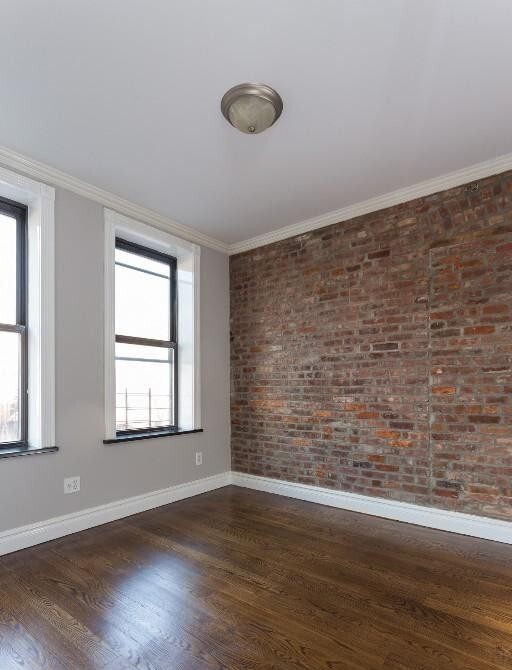 Building Photo - 340 E 18th St