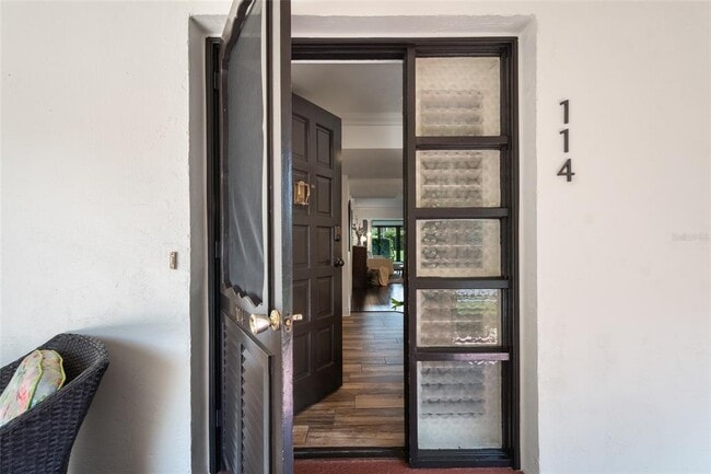 Building Photo - 104 S Interlachen Ave