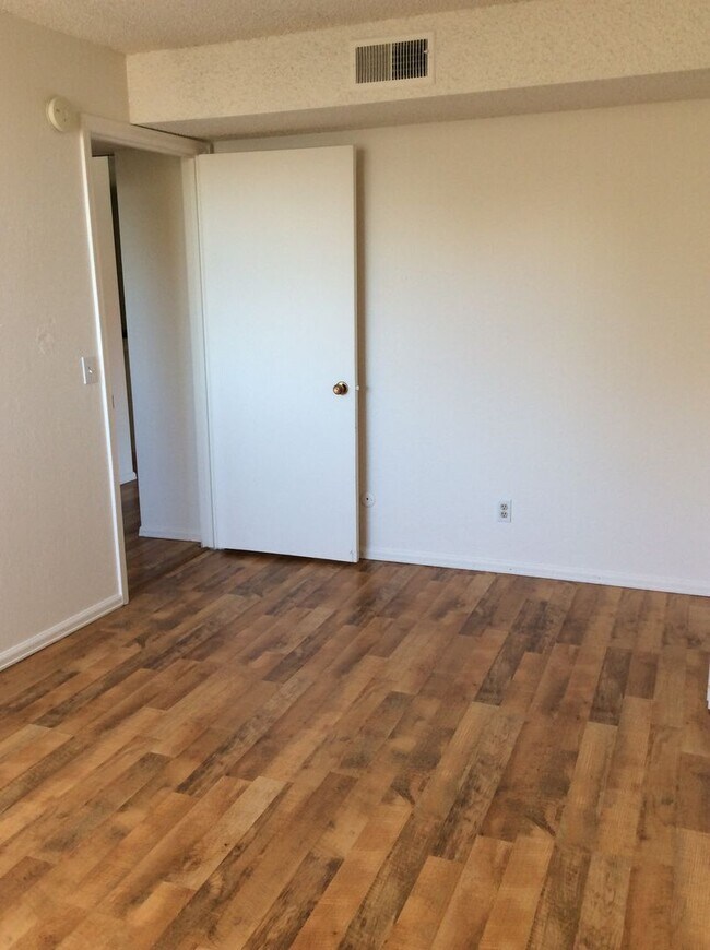 Foto del edificio - 3250 O'Neal Cir