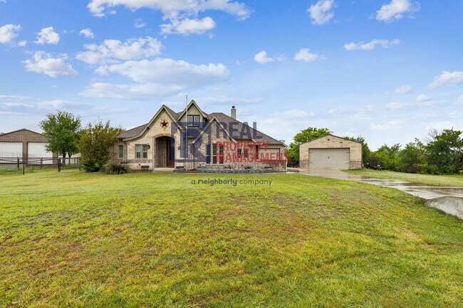 Building Photo - Stunning 3 Bedroom/2.5 Bath Custom Home wi...