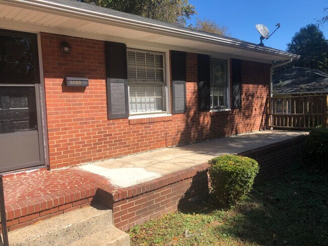 Foto del edificio - Pet-friendly! Freshly updated!  Cute as a ...