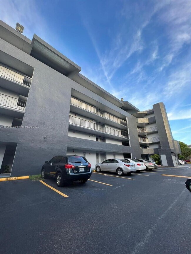 Foto del edificio - 310 Fontainebleau Blvd