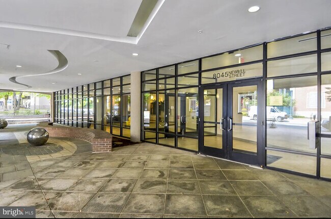 Foto del edificio - 8045 Newell St