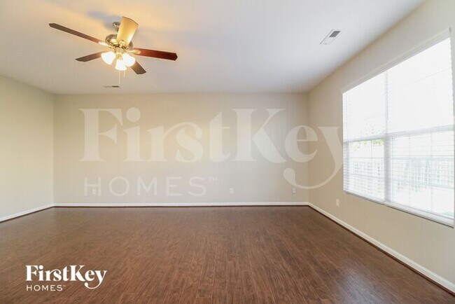 Foto del edificio - 460 Shady Grove Ct