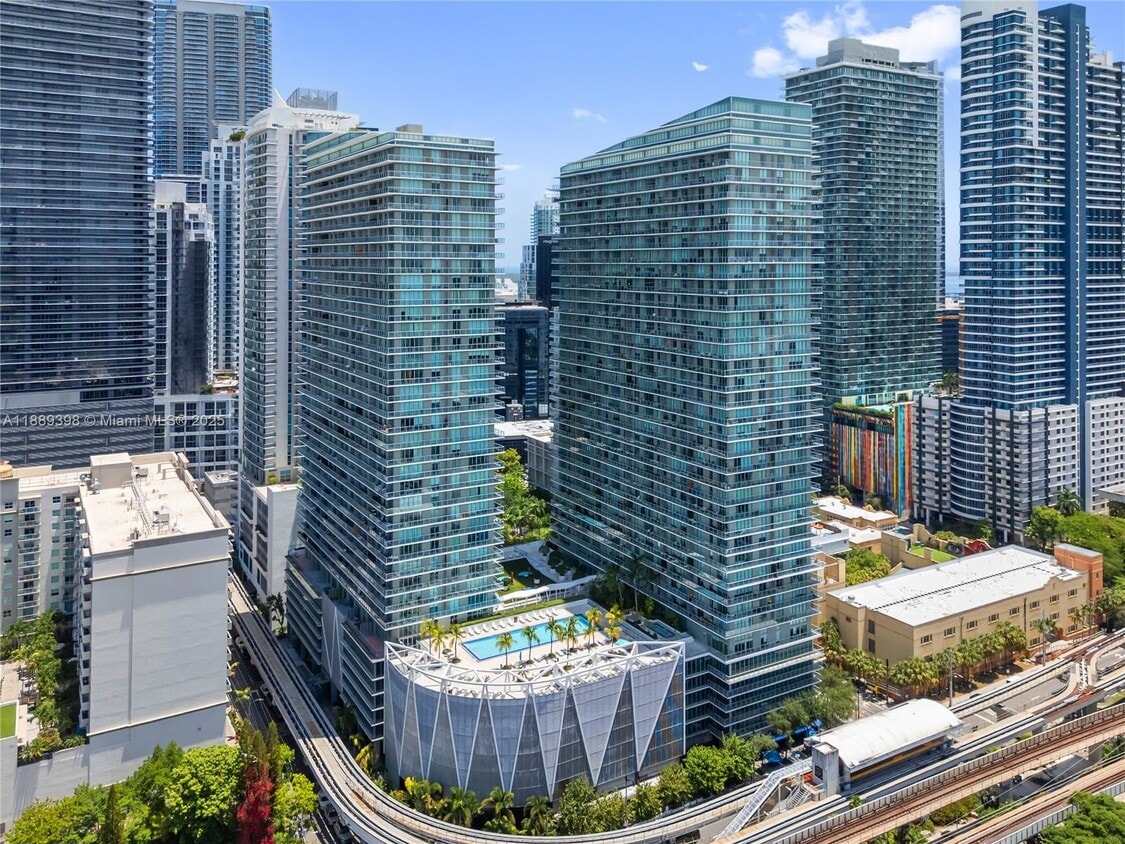 Foto principal - 1111 SW 1st Ave