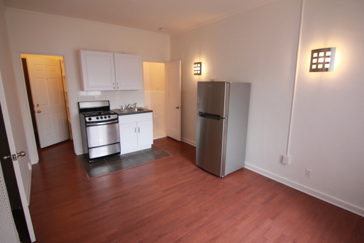 Foto principal - 652 S Dunsmuir Ave