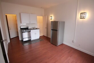 Building Photo - 652 S Dunsmuir Ave