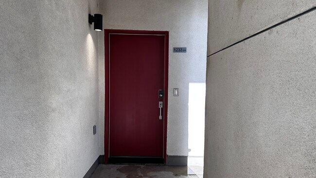 Foto del edificio - 1231 W 36th Pl