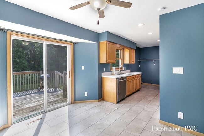 Foto del edificio - 218-220 Pine Ridge Rd