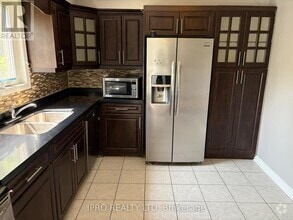 Building Photo - 3255 Anderson Crescent