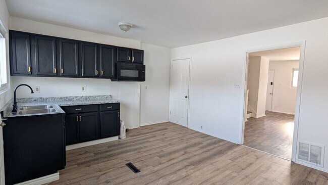 Building Photo - Cozy 3 Bed 1 Bath Harrisburg Home - Available Now!