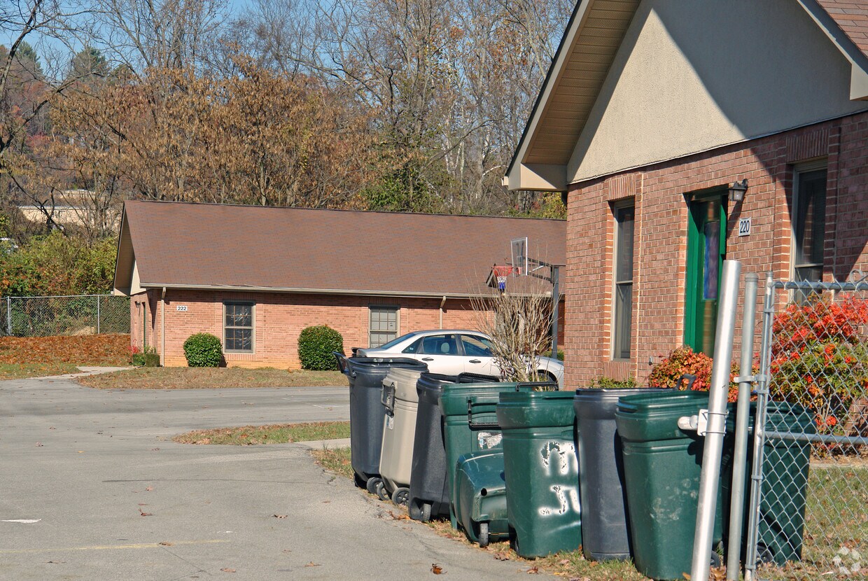 Foto del edificio - 220-222 Templeton Rd Ne