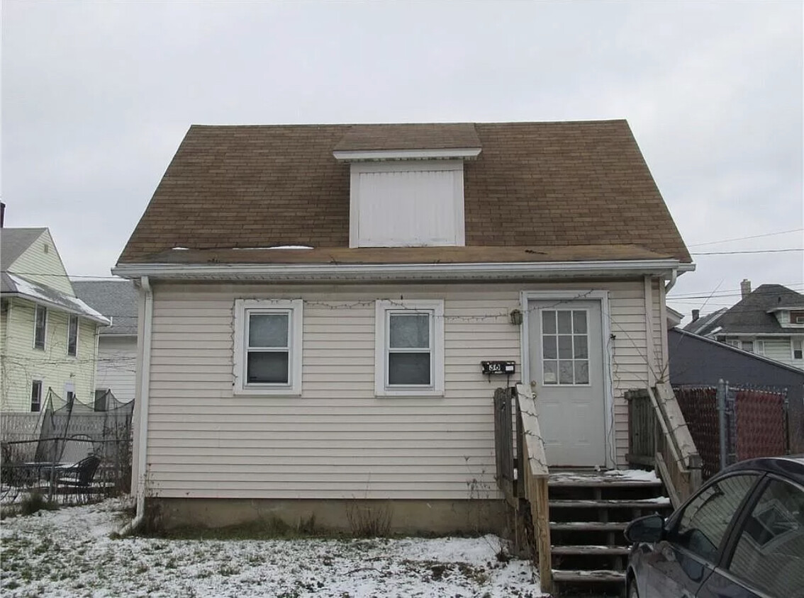 Primary Photo - 36 Sunset St