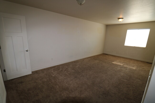 Building Photo - Beautiful 3 bed 2.5 bath townhome in Vineyard