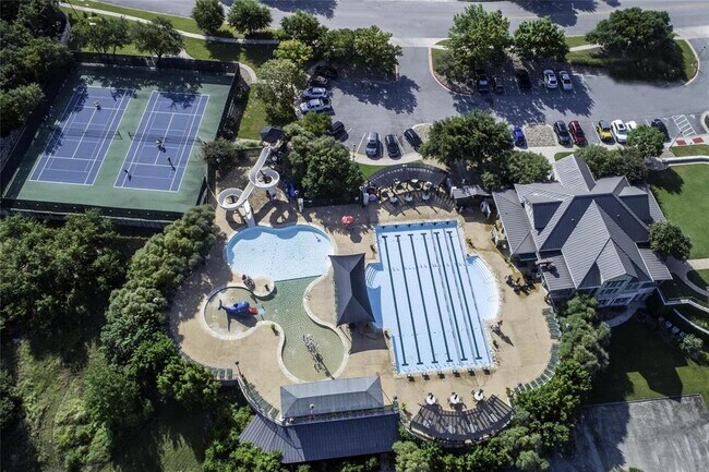 Building Photo - 3000 Welton Cliff Dr