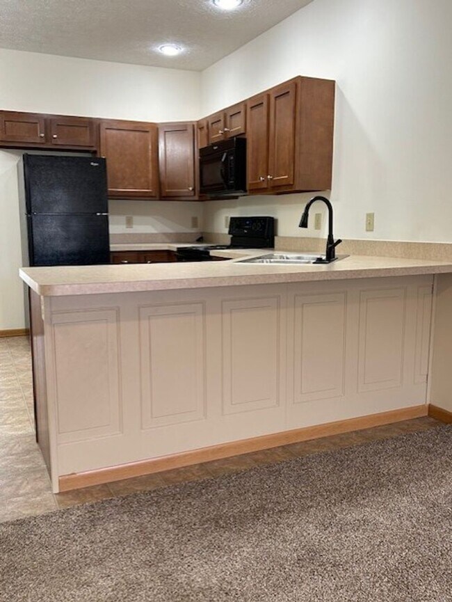 Foto del edificio - Executive Ranch Condo with 1 Bedroom, 1 Bath, and 1-Car Attached Garage in Troy, Ohio