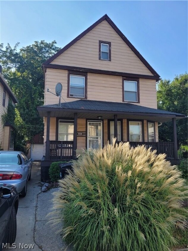 Foto principal - 1224 E 81st St