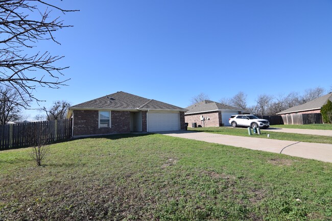 Building Photo - 7319 Upland Bend Dr