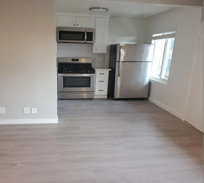 Building Photo - 8616 Holloway Dr